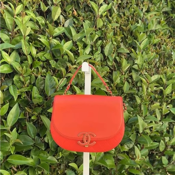 Vintage 4 piece Chanel Red Shoulder Bag Iconic Flap Design - Picture 1 of 1